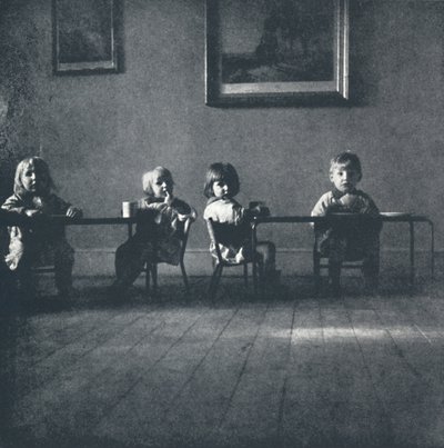 Interiör med sittande figurer, 1941 av Cecil Beaton
