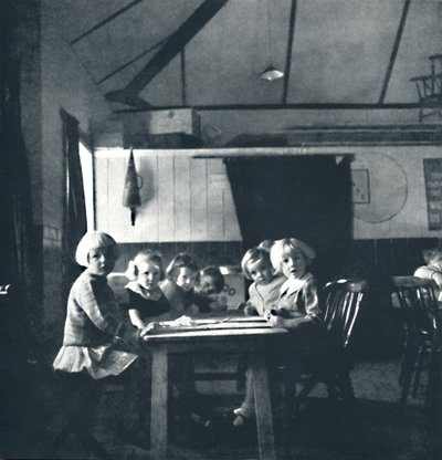 Lektioner för Londonbarn i byhuset, 1941 av Cecil Beaton