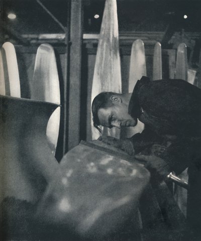 Mätning av luftskruvar, 1941 av Cecil Beaton