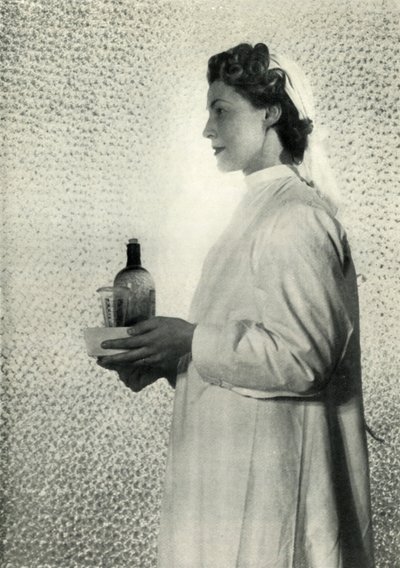 Sjuksköterska, c1943. av Cecil Beaton