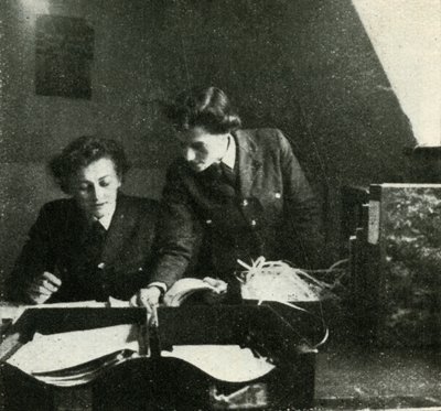 On Signals Duty, c1943. av Cecil Beaton
