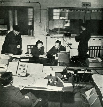 Operationsrummet, c1943. av Cecil Beaton