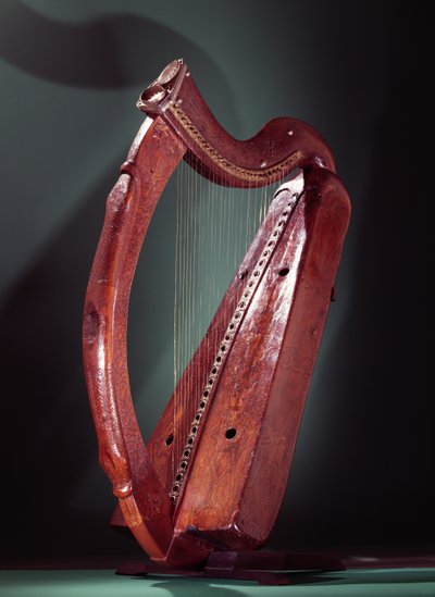 Harpa (trä med mässing och silver) av Celtic