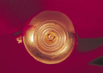 Slutkula av ett diadem, från graven till en prinsessa av Vix (guld) av Celtic