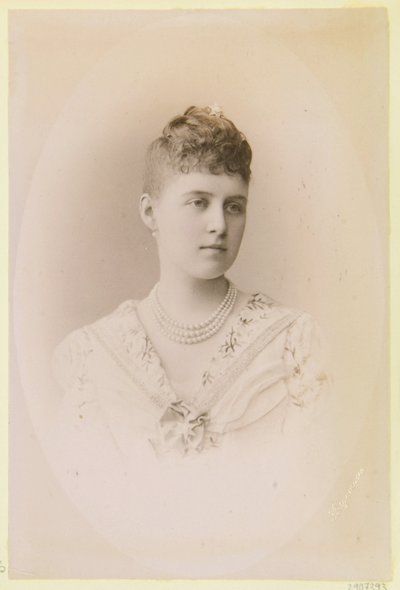 Alexandra de Grece, grande duchesse de Russie - Porträtt av storhertiginnan Alexandra Georgievna av Ryssland (1870-1891), av Bergamasco, Charles (Karl) (1830-1896). Albumin foto av Charles Bergamasco