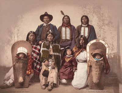 Utehövdingen Severo med familj,ca. 1885, publicerad 1900 (foto) av Charles A. Nast