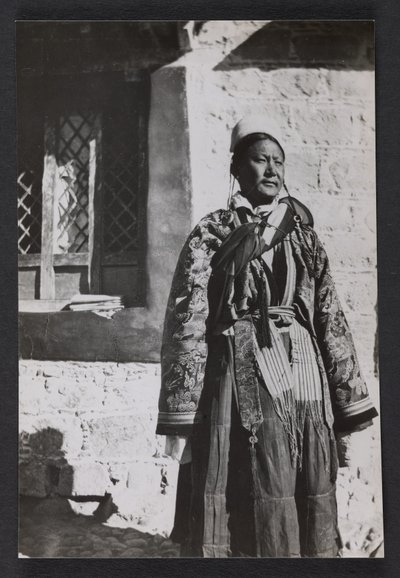 En mindre lekmannafunktionär i ceremoniell dräkt av Charles Alfred Bell