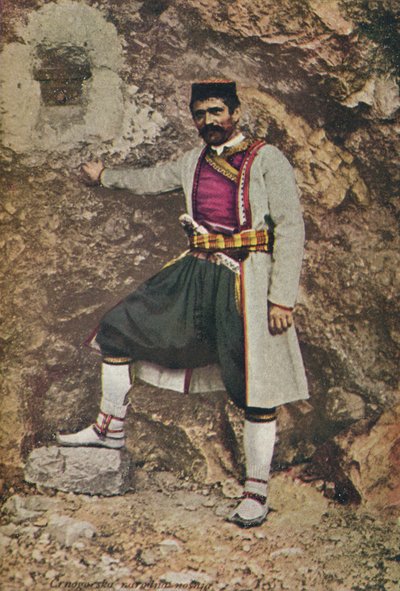 En montenegrin i semesterdräkt, c1913 av Charles J. S. Makin