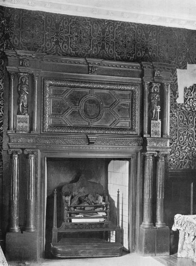 A 1953 Mantel-Piece: Gammalt handgjort flockpapper av Charles Latham