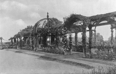Nedsänkt Croquet Lawn och East Pergola av Charles Latham
