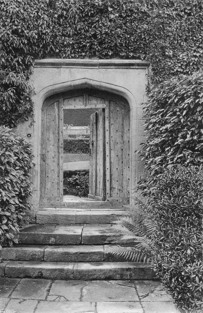 The Garden Entrance (s/v foto) av Charles Latham