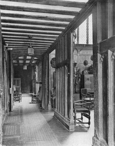 The Hall Screen (s/v foto) av Charles Latham