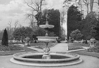Holbein Avenue av Charles Latham