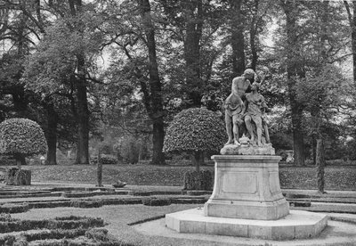 Västra sidan av Södra trädgården av Charles Latham