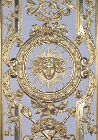 Detalj av panel som föreställer Ludvig XIV:s emblem 1638-1715 från Salon de Venus, 1668 förgyllt trä se även 192316 av Charles Le Brun