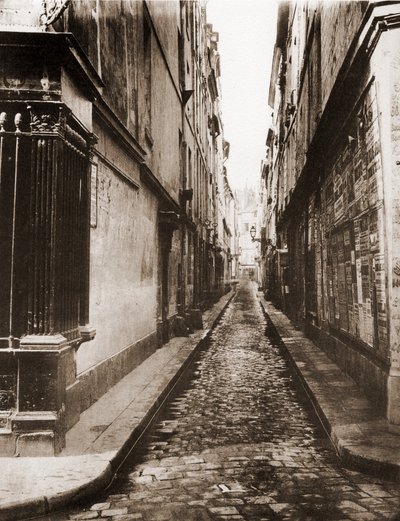 Rue Visconti i Paris hämtad från rue de Seine. 6:e distriktet. av Charles Marville
