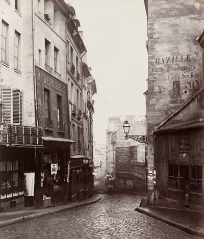 Rue de la Montagne-Sainte-Geneviève nära korsningen med Rue LaPlace (Rue de la Montagne-Sainte-Geneviève prés de carrefour de la rue LaPlace) av Charles Marville