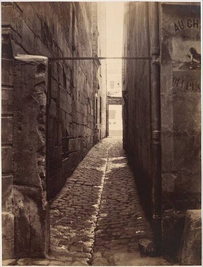Rue du Chat-qui-Pêche (från Rue de la Huchette) av Charles Marville