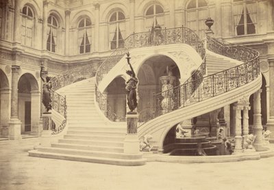 [Trappa, interiör i Hôtel de Ville] av Charles Marville