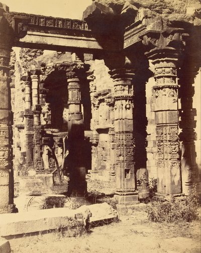 Exteriör av det hinduiska templet i Kootub av Charles Moravia