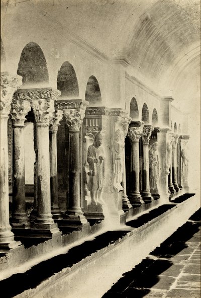 Interiör av klostergången i Saint-Trophime, Arles av Charles Nègre