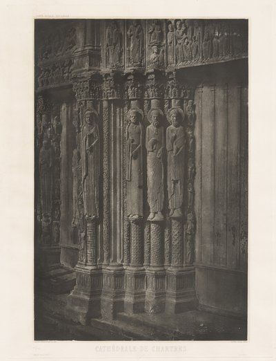 Planche XIII - Cathédrale de Chartres, Statues Colonnes de la Porte Centrale du Portail Royal (Plansch XIII - Chartres katedral, statykolonner i den centrala dörren till den kungliga entrén),1855, tryckt 1982 (foto) av Charles Nègre
