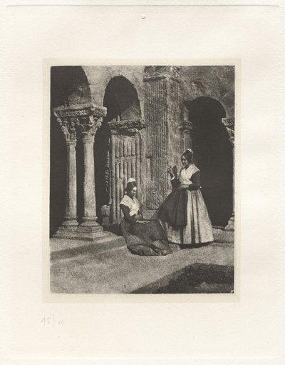 Tavla II – Två Arlesiennes i Saint-Trophime of Arles-klostret (Plåt II – Två Arlesiennes i Saint-Trophime of Arles-klostret) av Charles Nègre, André Jammes