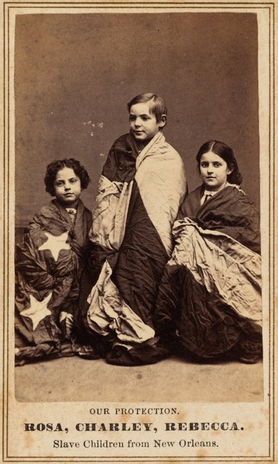Vårt skydd. Rosa, Charley, Rebecca. Slavbarn från New Orleans.,1864 (foto) av Charles Paxson