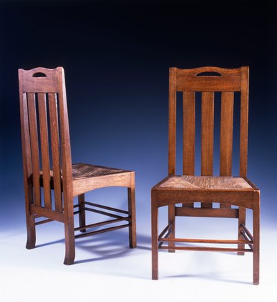 En matstol i ek designad av Charles Rennie Mackintosh för Argyle Street Tearooms, ca 1898-99 av Charles Rennie Mackintosh