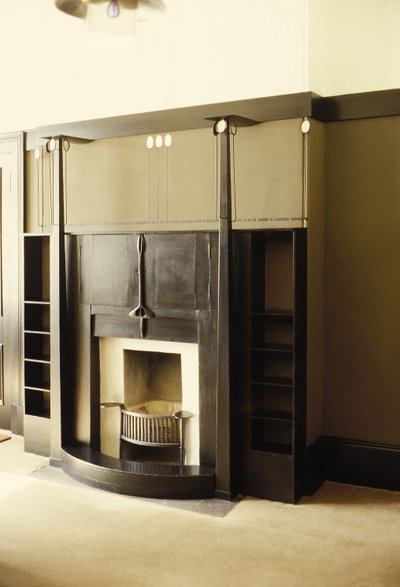 Svartmålad öppen spis, c.1914-c.1928 (trä, metall) av Charles Rennie Mackintosh