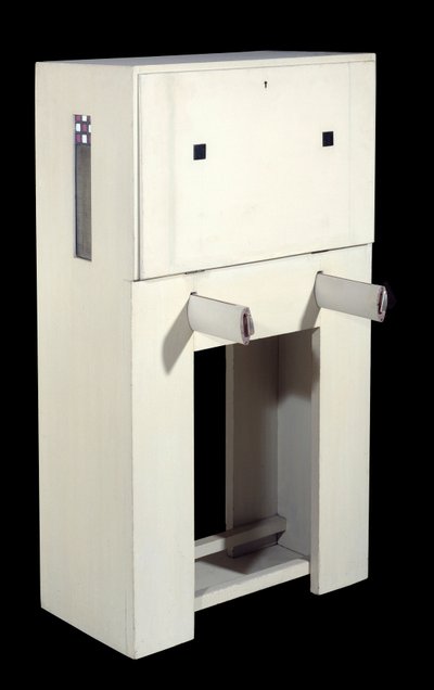 Charles Rennie Mackintosh (1868 - 1928); sekreterare en sits (1904) vitlackerat trä. höjd: 1,21; Paris, Musée d