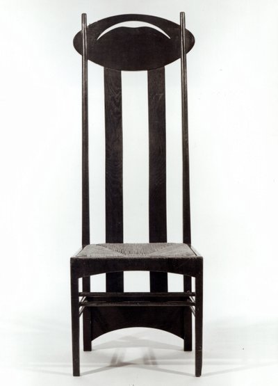 Högryggad stol, ca 1897 (mörkbetsad ek med ryggsits och genomborrade ovala ryggskenor) av Charles Rennie Mackintosh