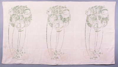 Panel med tre stiliserade rosmotiv i grönt och grädde, för ena baksidan av ett hörn slå dig ner i salongen på 14 Kingsborough Gardens, ca 1900 (stencilerat linne) av Charles Rennie Mackintosh