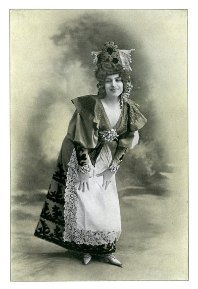 Charlotte Wiehe, 1901. av Charles Reutlinger