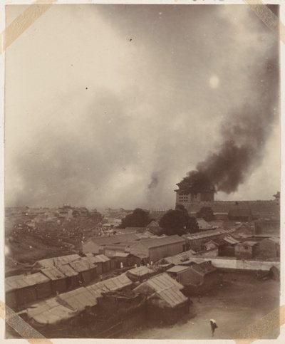 En stor brand vid Pekings huvudport, 1900 av Chinese Photographer
