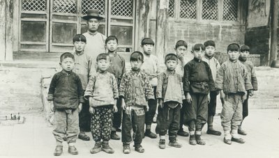 Lärare och elever av Chinese Photographer