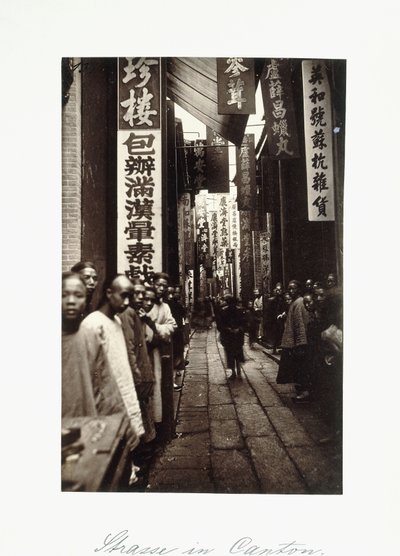 Street Scene in Canton, ca 1870-talet (albumintryck) av Chinese Photographer