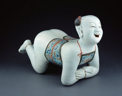En kinesisk porslinskudde i form av en halvnaken pojke (porslin) av Chinese School