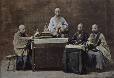 En grupp kinesiska bonzes; graverad och tryckt av Gilot; 1896 av kinesisk skola, (1800-talet) av Chinese School