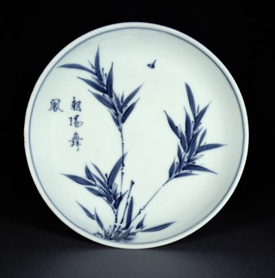 Blått och vitt kosometsuke fat målat med bambu och kalligrafi, Tianqi-märke och period, 1621-27 (porslin) av Chinese School