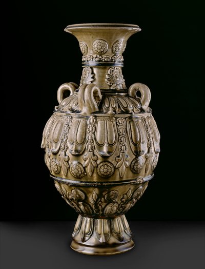 Gröngodsburk med gjutna dekorationer, Yue Kikn-plats, Six Dynasties Period (keramik) av Chinese School