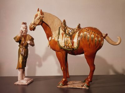 Häst och brudgum, Tangdynastin (618-907) (färgad, glaserad, terrakotta) av Chinese School