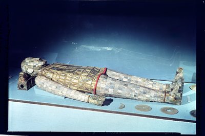 Jade begravningsdräkt, från graven till prinsessan Tou Wan, hustru till Liu Sheng (d.113 f.Kr.) från Lingshang, Man-ch