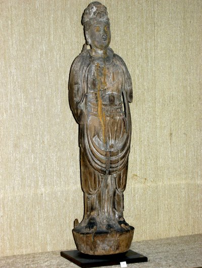 Kouan-yin, bodhisattva av medkänsla, Songdynastin (960-1276) (målat trä) av Chinese School