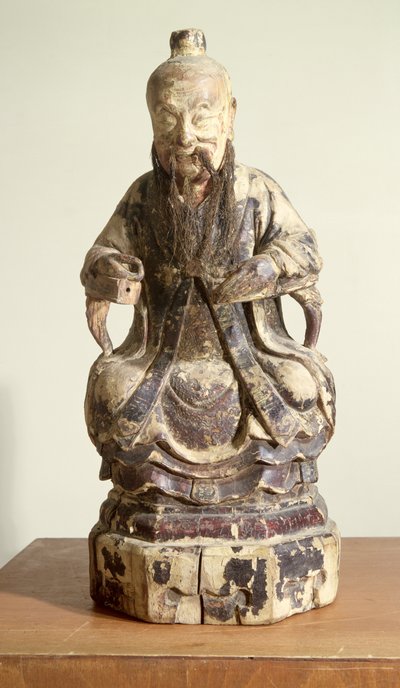 Lao-Tzu (ca 604-531) bär en mästares krona (målat trä) av Chinese School