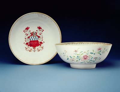 Ett par skålar dekorerade i famille roséemaljer med Joynes armar, Yongzheng-perioden (1723-35) (porslin) av Chinese School