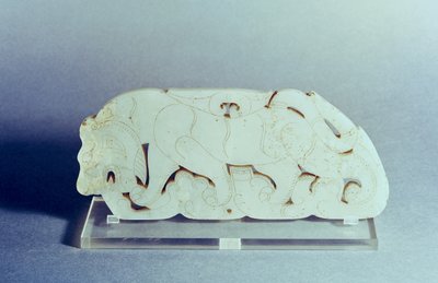 Plack i form av en tiger, Han-dynastin (206-220) (jade) av Chinese School