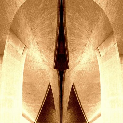 Sepia – Arkitektonisk symmetri av Christina Sillen