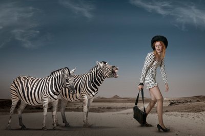 En surrealistisk modescen i öknen av Christine von Diepenbroek