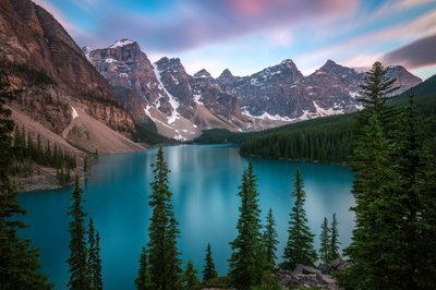 Turkos Mountain Lake av Christoph Schaarschmidt